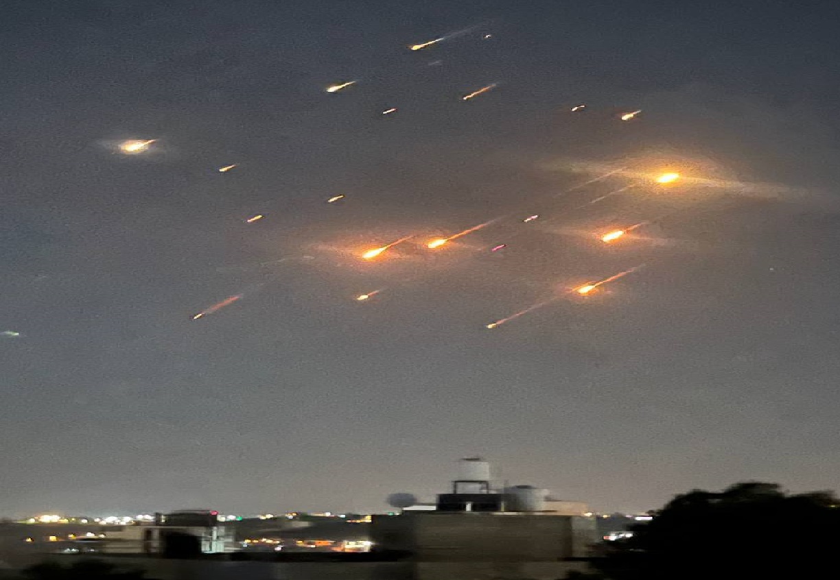 A New Wave of Iranian Missiles Pounds Tel Aviv, and Fateh Missile Enters the Battle