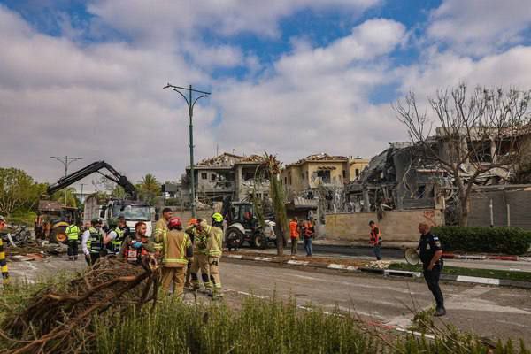 Iranian Strikes Overshadow Zionist Media Blackout