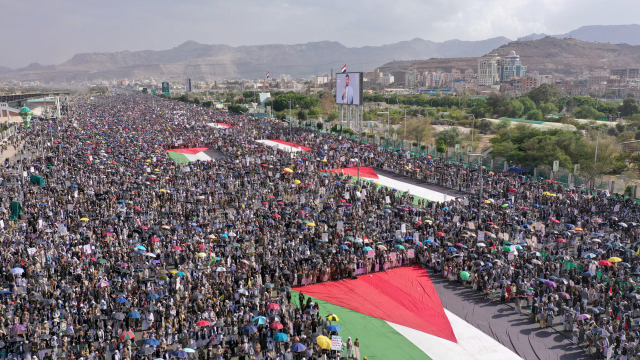 Yemen’s massive rally commemorates Iran’s triumph, reiterates steadfast support for Gaza