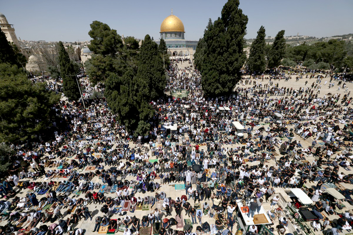 50,000 worshippers perform Friday prayers at Al-Aqsa Mosque
