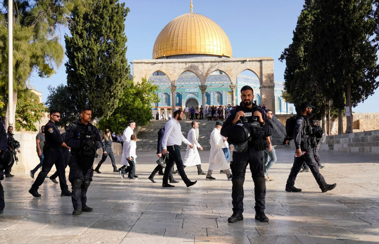 Settlers Storm Al-Aqsa Mosque under heavy protection