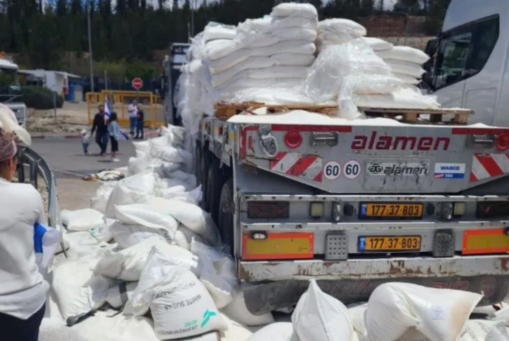 UNRWA: We Have Food Enough for Gaza's Residents for More Than Three Months, but It's Waiting to Enter