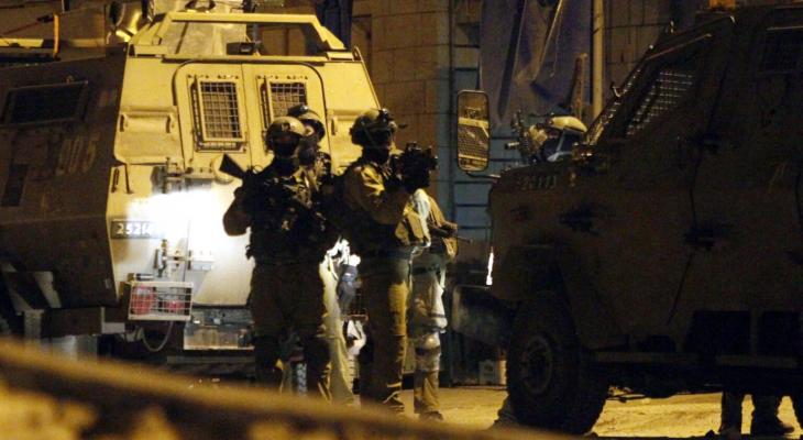 Israeli Occupation Forces Detain Man, Gaza Workers During Raids in Tulkarm