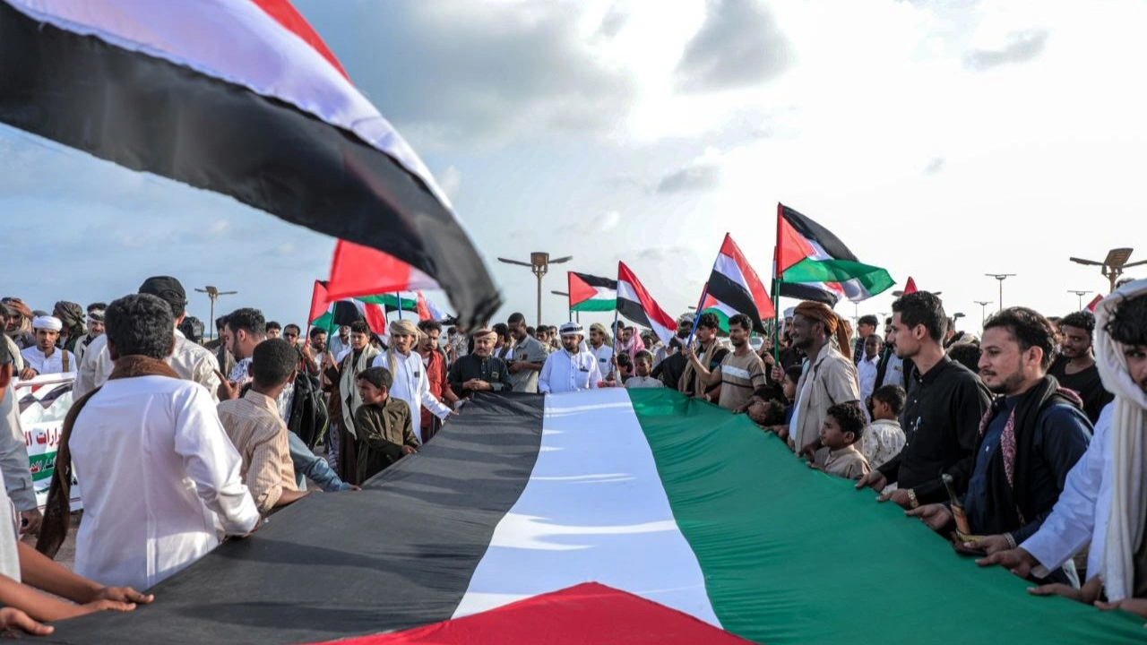 Mahra Residents hold Mass Rally against Israeli Violations, Al-Aqsa Mosque Closure