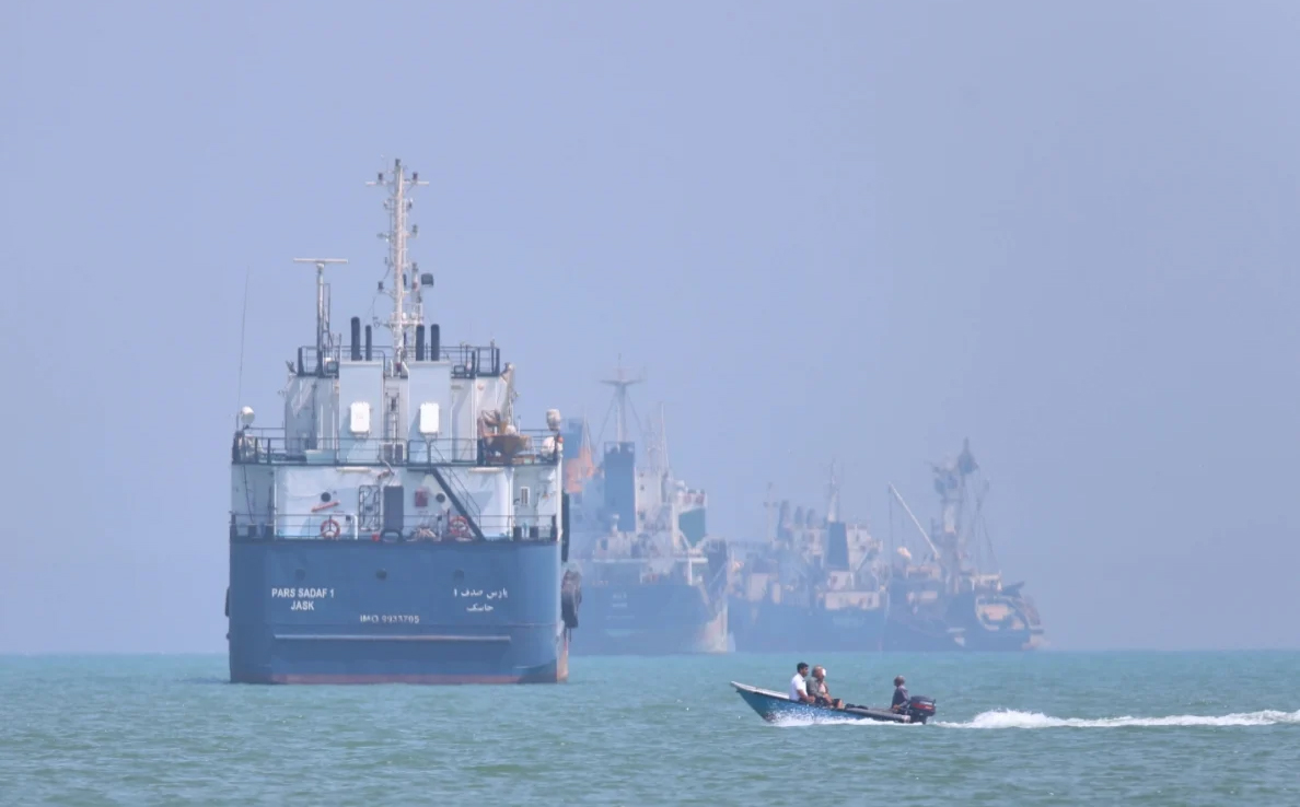Fars News Agency: First Vessel Navigates Strait of Hormuz Following U.S.-Iran Agreement