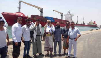 وزير النقل والأشغال العامة يتفقد سير العمل في أرصفة ميناء الحديدة