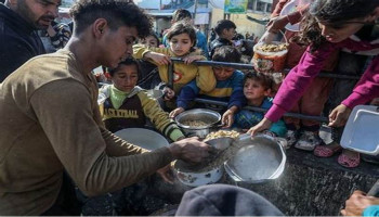 الإعلامي الحكومي بغزة: العدو يروّج للسماح بدخول 9 شاحنات مكملات غذائية للأطفال بالقطاع