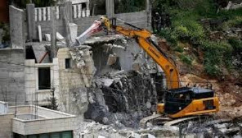العدو الصهيوني يجبر 3 عائلات مقدسية على هدم منازلها