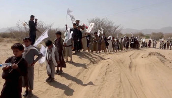 مسير كشفي لطلاب المدارس الصيفية في مديرية الجوبة بمأرب