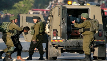 العدو يشن حملة اعتقالات ومداهمات في مدن الضفة الغربية