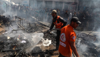 إصابات بصفوف الطواقم الطبية بعد استهداف العدو لمستشفى العودة في غزة