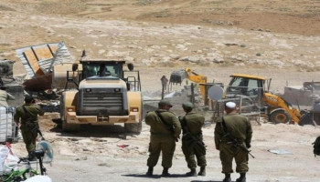 العدو الصهيوني يخطر فلسطينيا بإزالة خيمة سكنية شرقي طوباس