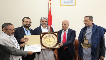 رئيس مجلس الوزراء يُكرّم عددًا من أعضاء اللجنة العليا للمؤتمر الثالث "فلسطين قضية الأمة المركزية"