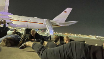 القوات المسلحة تدك مطار اللد بصاروخ ذو الفقار وتوجه التحية العسكرية للمجاهدين في غزة