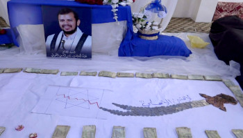 حرائر سنحان بصنعاء يقدمن قافلة مالية دعماً للقوة الصاروخية والطيران المسير
