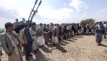 وكيل محافظة الضالع وقيادة مديرية الحشاء يزورون المرابطين في اللواء 151 بتعز