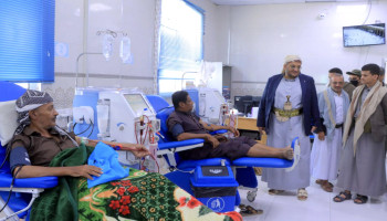المساوى يتفقد أحوال الجرحى في المستشفى العسكري ومرضى الغسيل الكلوي بتعز
