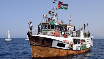 السفينة مادلين تتعرض للتشويش على بعد أميال من غزة