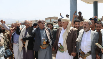 محافظ إب يتفقد المرابطين في جبهة الفاخر بالضالع