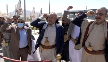 قيادة مكافحة الفساد تزور ضريح الشهيد الرئيس الصماد وروضة الحشحوش