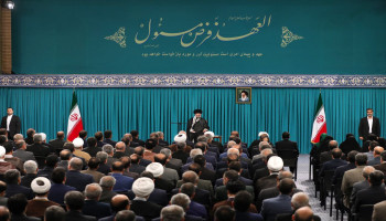 السيد الخامنئي: عمل بعض البرلمانات في العالم اليوم هو مساعدة قتلة أهالي غزّة