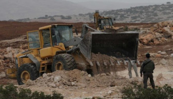 العدو الصهيوني يجرف أراضي في قرية زبوبا ويقتحم رمانة