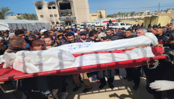 ارتقاء شهداء ومصابين بينهم منتظري المساعدات وسط قطاع غزة