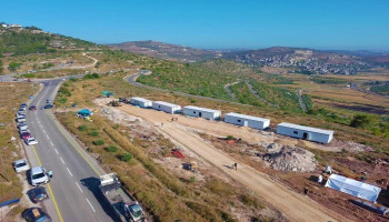 العدو الإسرائيلي يوسّع بؤرة استيطانية شرق قلقيلية