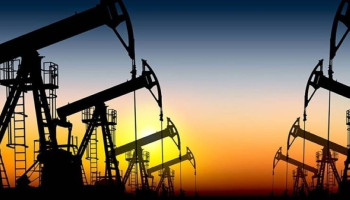 ارتفاع أسعار النفط عقب تعليق إيران تعاونها مع الوكالة الدولية للطاقة الذرية