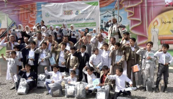 تدشين مشروع توزيع الحقيبة المدرسية لأبناء الشهداء بعمران