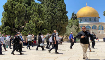 142 مستوطناً يقتحمون باحات المسجد الأقصى المبارك