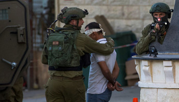 العدو الصهيوني يواصل اعتقال الصحافيين الفلسطينيين: 54 معتقلا بينهم 23 إداريا