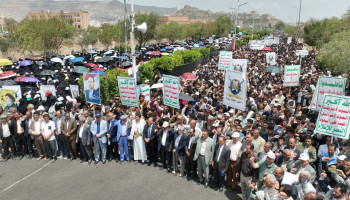 جامعة صنعاء تدشن عامها الدراسي بمسيرة طلابية حاشدة نصرة لغزة