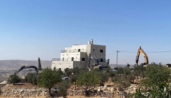 العدو الصهيوني يهدم بنايات سكنية ومنازل مأهولة ومنشآت زراعية في بيت لحم