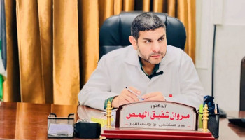 العدو الصهيوني يعتقل مدير المستشفيات الميدانية بغزة ويقتل صحافيا ويصيب آخر