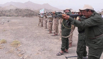 مناورة عسكرية في ختام دورة البناء والتأهيل للقيادات بمحافظة ذمار