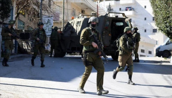 العدو الصهيوني يقتحم بيت عزاء الشهيد الهذالين ويعتقل ناشطتين شرقي يطا