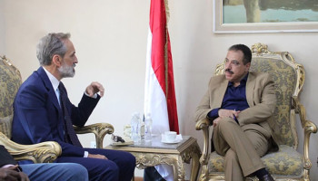 وزير الخارجية يناقش مع المنسق الأممي عدداً من القضايا الإنسانية