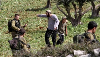 مستوطنون صهاينة يهاجمون منازل الفلسطينيين في بيت لحم