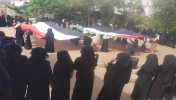 وقفة نسائية في جبل رأس بالحديدة نصرة لفلسطين وتأييداً للإسناد اليمني
