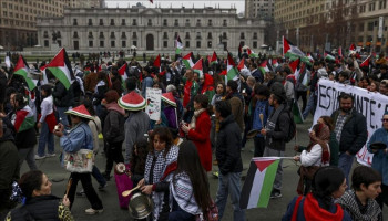 الآلاف في تشيلي يحتجون ضد التجويع الصهيوني لغزة