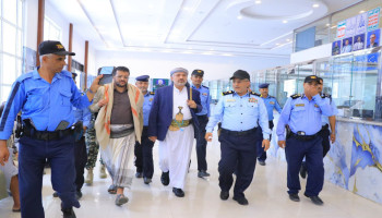 وزير الداخلية يتفقد سير العمل في مركز الإصدار المروري الموحّد