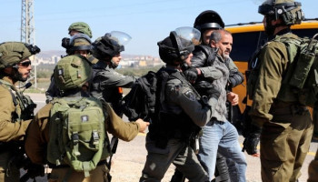 قوات العدو تعتقل 9 فلسطينيين في الضفة