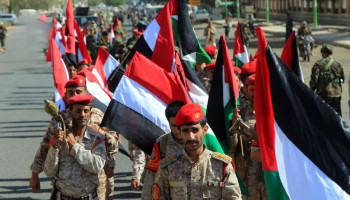 مسير عسكري وشعبي في مديرية الثورة بالأمانة تعظيما لرسول الله ونصرة لغزة