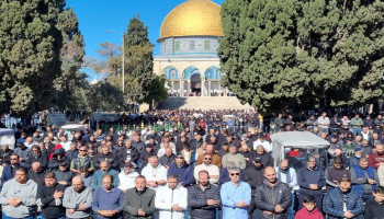 40 ألفا يؤدون الجمعة بالمسجد الأقصى