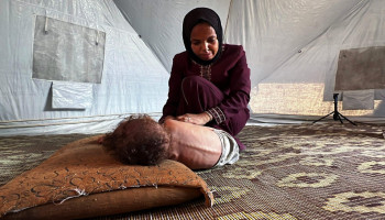 وفاة طفلة في خانيونس نتيجة حرب التجويع للعدو الإسرائيلي