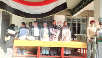 تعز .. توزيع ملابس شتوية لأبناء الشهداء في عدد من مدارس مديرية صالة