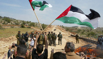 إصابات واعتداءات على المزارعين في هجمات للمستوطنين الصهاينة بالخليل