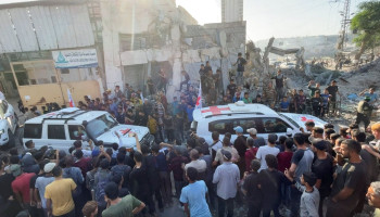 العدو الصهيوني يفرج عن خمسة أسرى من غزة بحالة صحية صعبة