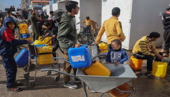 "الأونروا": النازحون بغزة يواجهون صعوبات في الحصول على مياه نظيفة
